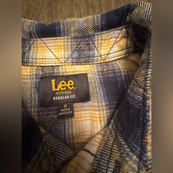 Lee mens Size Medium REGULAR FIT long sleeve flannel - Picture 11 of 11